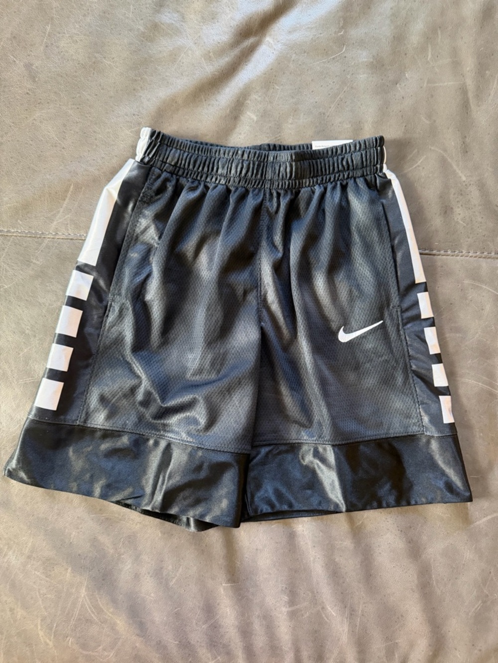 Nike Dri-FIT Athletic Shorts Boys Size M Black Loose Fit Mesh Basketball Gym NWT